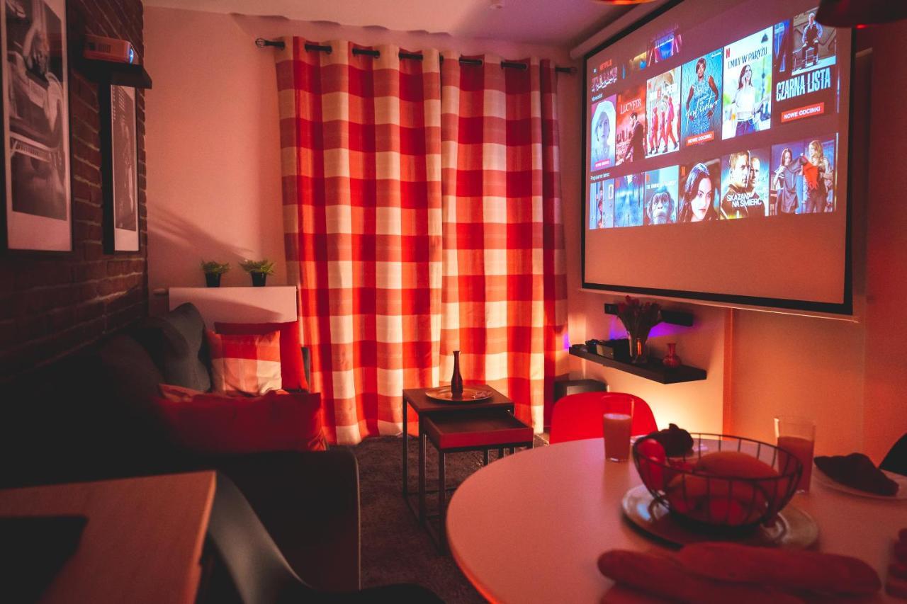 Movie Jacuzzi Apartment At The Main Station By Noclegi Renters Cracovie Extérieur photo