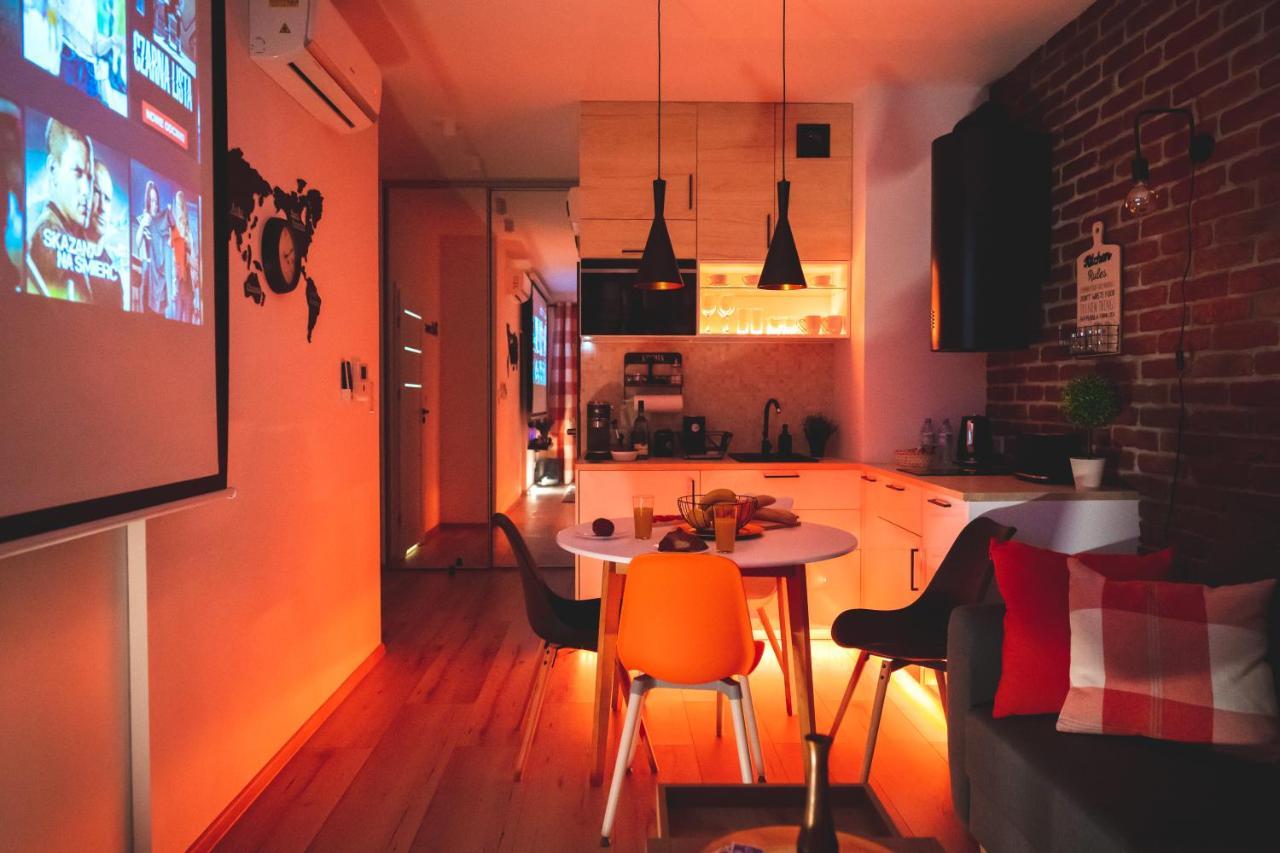 Movie Jacuzzi Apartment At The Main Station By Noclegi Renters Cracovie Extérieur photo