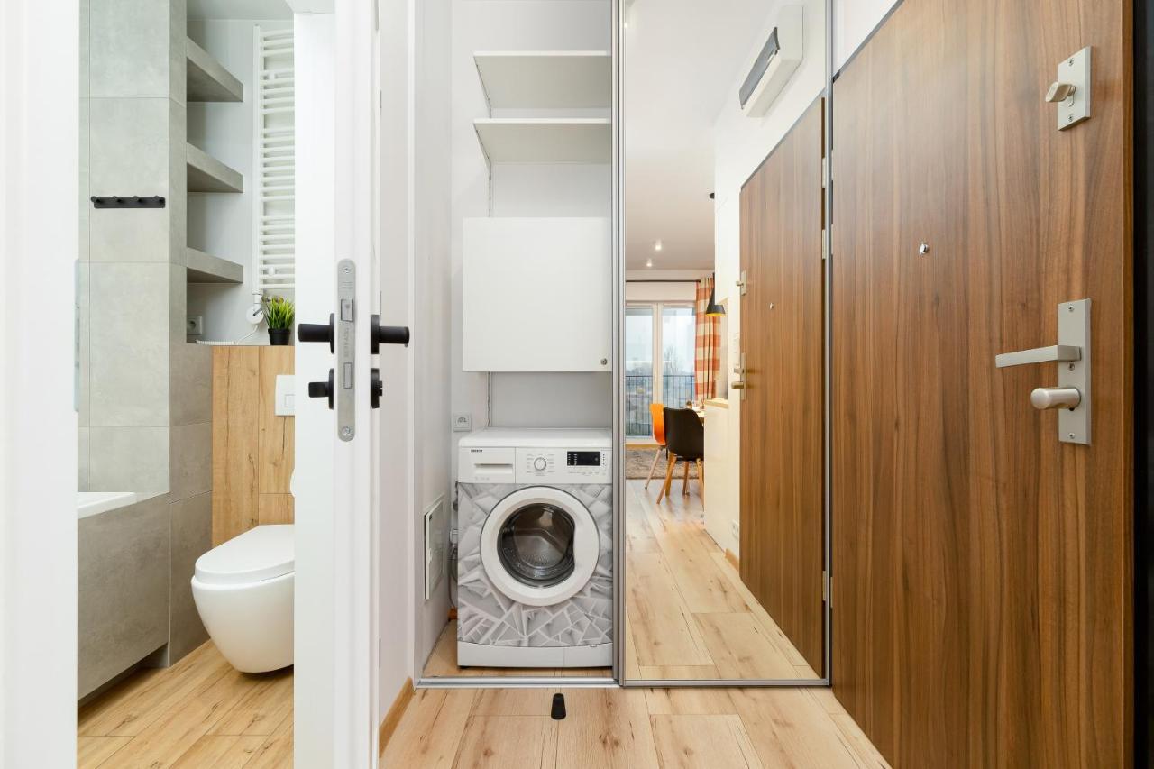 Movie Jacuzzi Apartment At The Main Station By Noclegi Renters Cracovie Extérieur photo